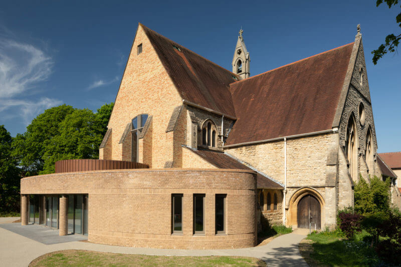 Adrian James Architects a reçu une commande pour la conception de l’extension de l’église St Michaels and all angels au nord d’Oxford. 