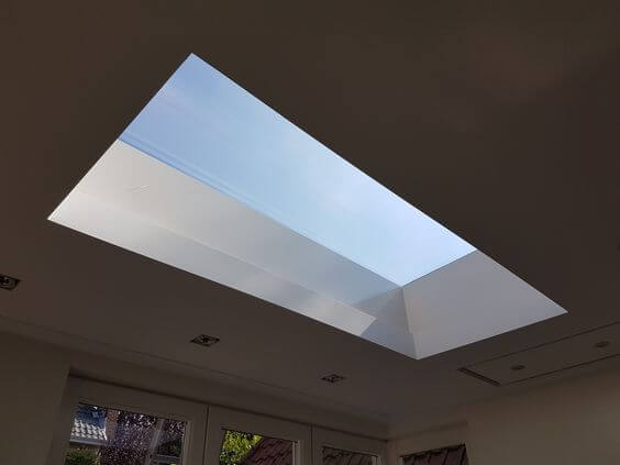 Comment une fenêtre de toit peut-elle baigner une cuisine de lumière  naturelle - Glazing Vision Europe