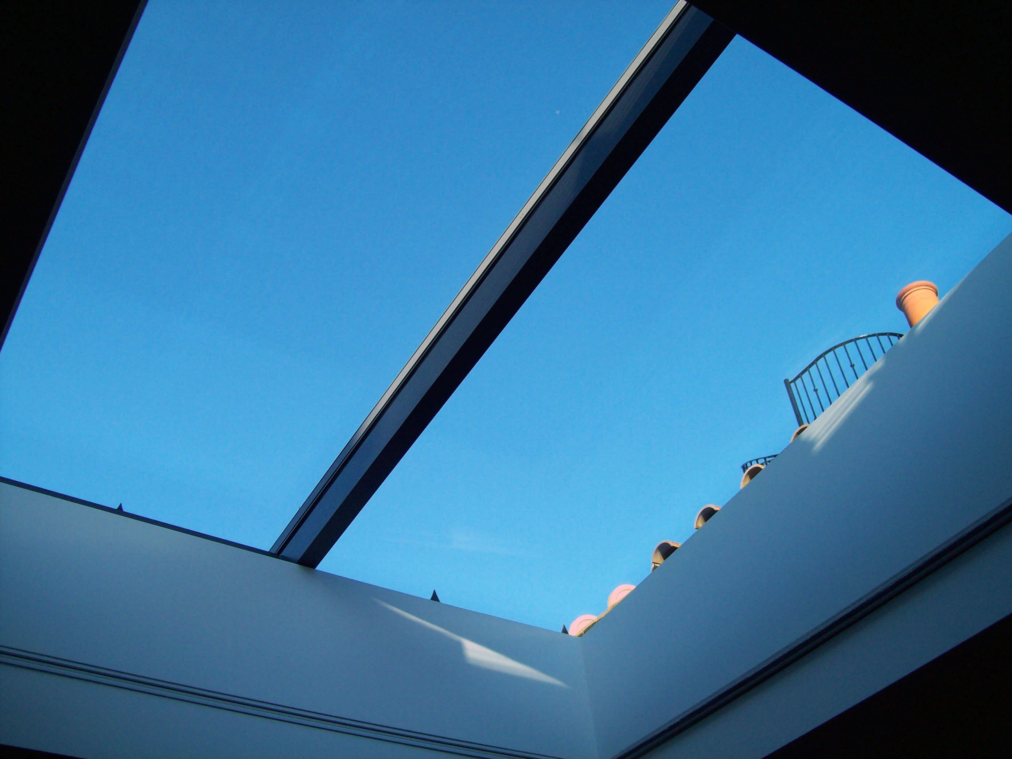 Comment une fenêtre de toit peut-elle baigner une cuisine de lumière  naturelle - Glazing Vision Europe