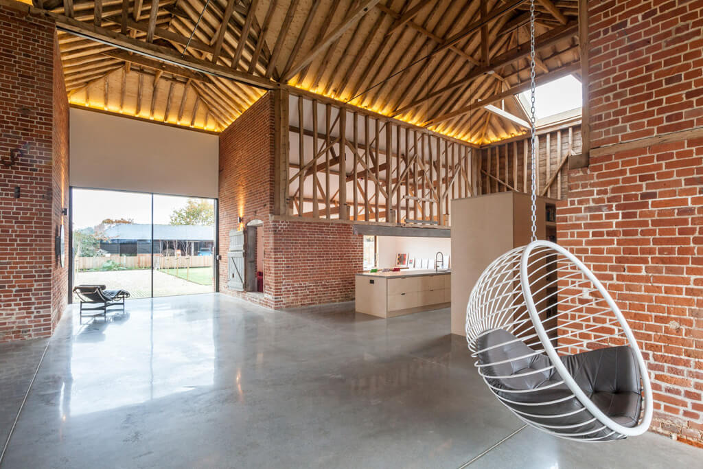 Turells Skyspace comme inspiration pour la fenêtre de toit dans une ancienne grange